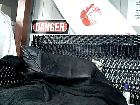 Snapshot of HungHawaiian808@xh chatting on November 2025 08:02:01 PM HungHawaiian808xh online show from November 2025 08:02:01 PM