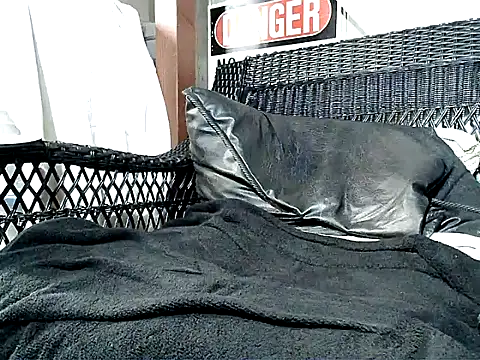 Snapshot of HungHawaiian808@xh chatting on October 2025 11:00:02 PM HungHawaiian808xh online show from October 2025 11:00:02 PM