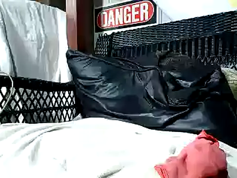 Snapshot of HungHawaiian808@xh chatting on December 2025 01:00:01 AM HungHawaiian808xh online show from December 2025 01:00:01 AM