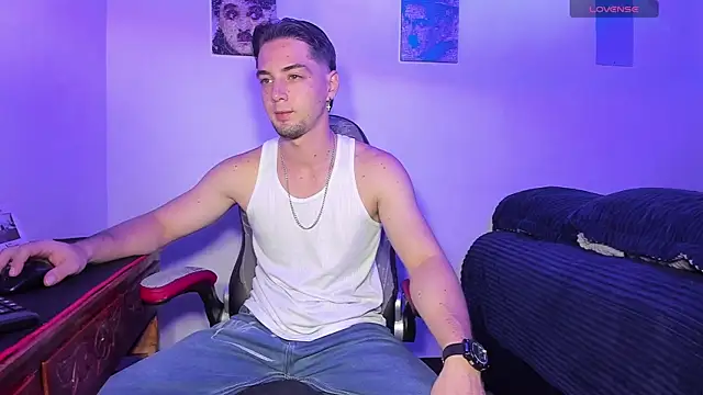 Snapshot of Alex_smith00 chatting on October 2025 10:55:02 PM Alex smith00 online show from October 2025 10:55:02 PM