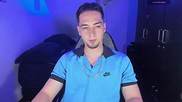 Snapshot of Alex_smith00 chatting on October 2025 11:39:02 PM Alex smith00 online show from October 2025 11:39:02 PM