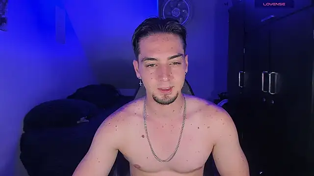 Snapshot of Alex_smith00 chatting on October 2025 10:40:02 PM Alex smith00 online show from October 2025 10:40:02 PM