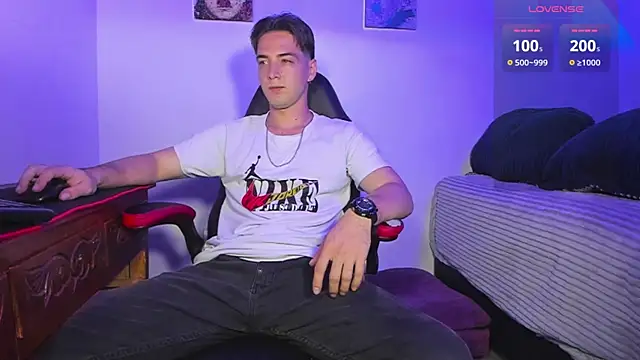 Snapshot of Alex_smith00 chatting on February 2025 01:35:01 AM Alex smith00 online show from February 2025 01:35:01 AM