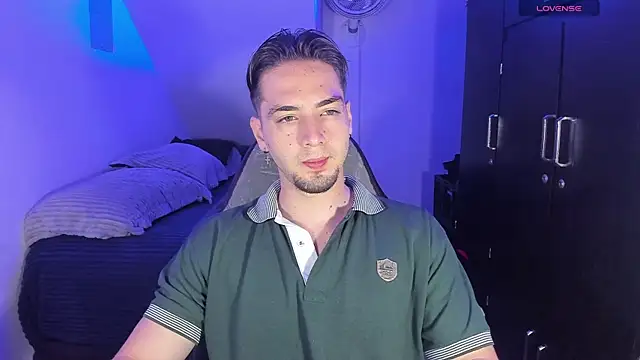 Snapshot of Alex_smith00 chatting on October 2025 02:23:02 AM Alex smith00 online show from October 2025 02:23:02 AM