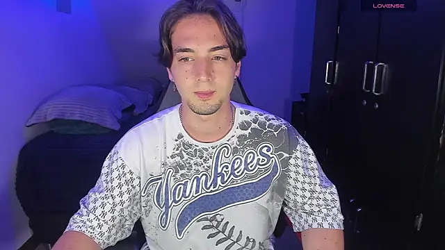 Snapshot of Alex_smith00 chatting on September 2025 09:21:02 PM Alex smith00 online show from September 2025 09:21:02 PM