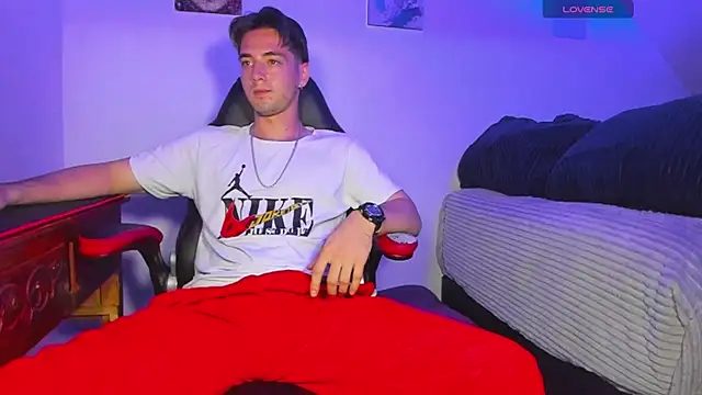 Snapshot of Alex_smith00 chatting on February 2025 01:30:02 AM Alex smith00 online show from February 2025 01:30:02 AM