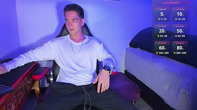 Snapshot of Alex_smith00 chatting on March 2025 02:48:01 AM Alex smith00 online show from March 2025 02:48:01 AM