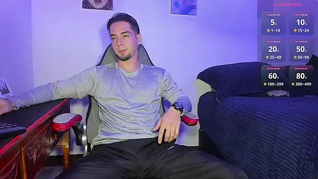 Snapshot of Alex_smith00 chatting on October 2025 10:33:01 PM Alex smith00 online show from October 2025 10:33:01 PM