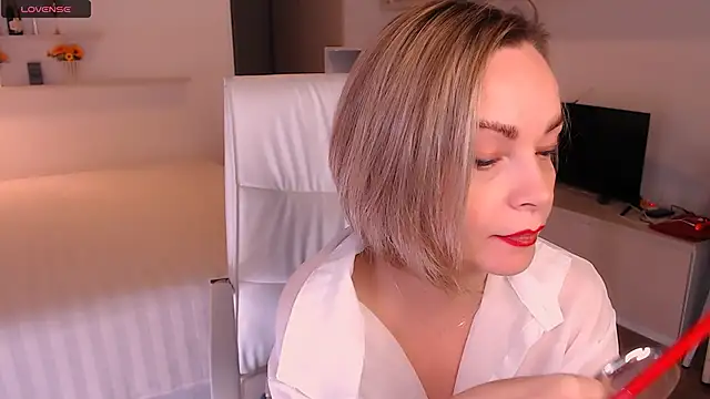 Tilly Eliot online show from October 2025 07:57:02 PM