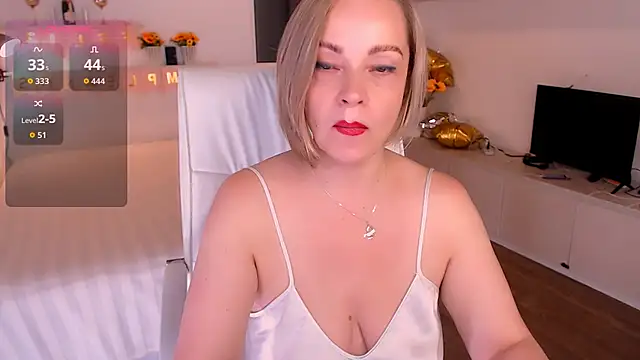 Tilly Eliot online show from November 2025 08:14:01 PM