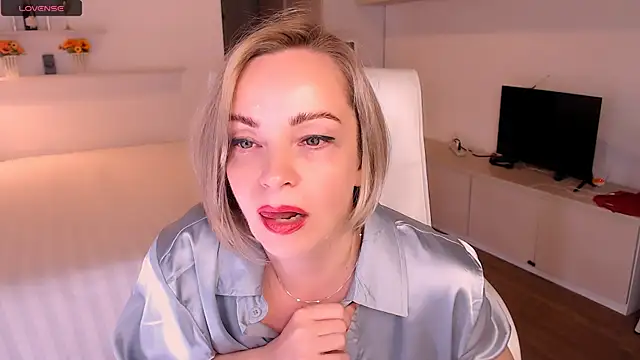 Tilly Eliot online show from November 2025 08:13:01 PM