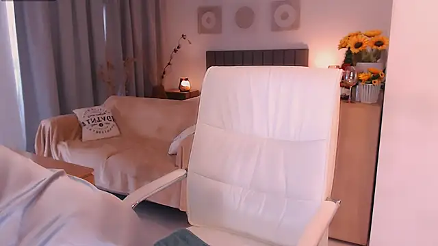 Tilly Eliot online show from January 2026 08:15:01 PM