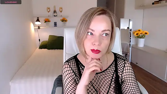 Tilly Eliot online show from September 2025 07:59:01 PM
