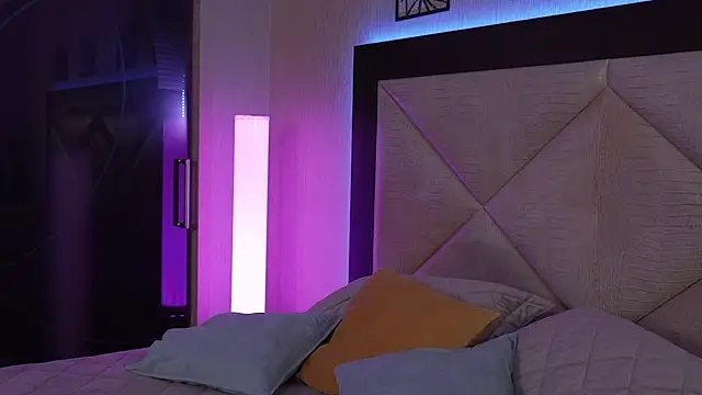 Snapshot of GirlGogo chatting on November 2025 08:12:01 PM GirlGogo online show from November 2025 08:12:01 PM