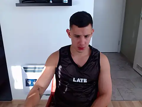 isaacgomez21 online show from February 2025 10:35:01 AM