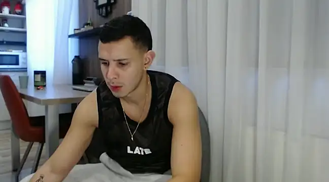 isaacgomez21 online show from February 2025 06:56:02 AM