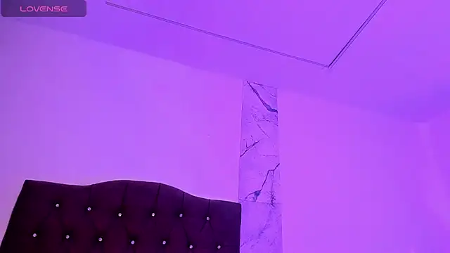 alysson 18 online show from November 2025 01:33:02 PM