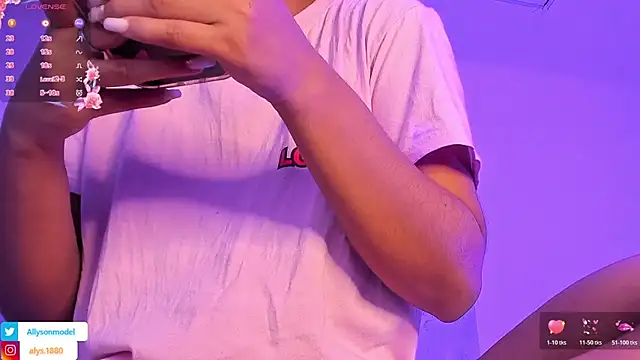 alysson 18 online show from December 2025 01:48:02 PM