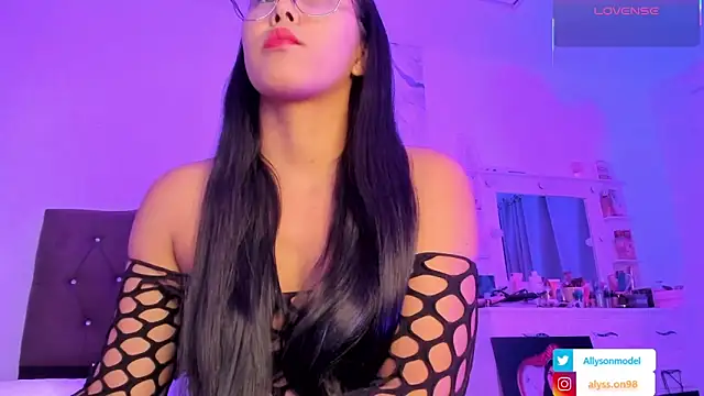 Snapshot of alysson_18 chatting on May 2026 01:25:01 AM alysson 18 online show from May 2026 01:25:01 AM