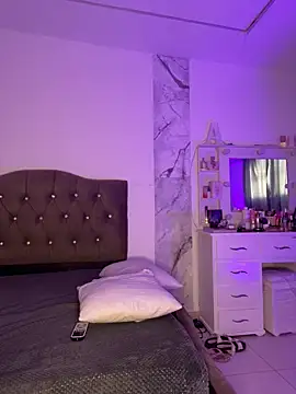 Snapshot of alysson_18 chatting on April 2026 01:15:02 PM alysson 18 online show from April 2026 01:15:02 PM