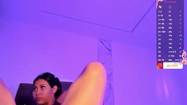 alysson 18 online show from October 2025 01:42:05 PM