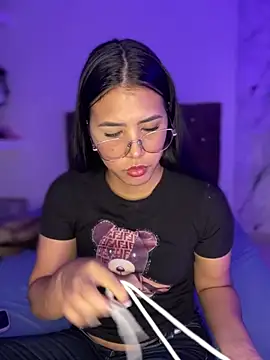 Snapshot of alysson_18 chatting on April 2026 09:15:02 PM alysson 18 online show from April 2026 09:15:02 PM