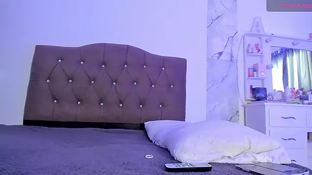 Snapshot of alysson_18 chatting on April 2026 03:02:01 PM alysson 18 online show from April 2026 03:02:01 PM