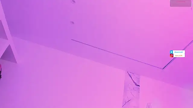 Snapshot of alysson_18 chatting on July 2026 01:00:02 PM alysson 18 online show from July 2026 01:00:02 PM