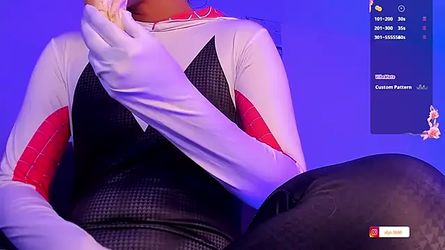 alysson 18 online show from November 2025 01:14:01 PM