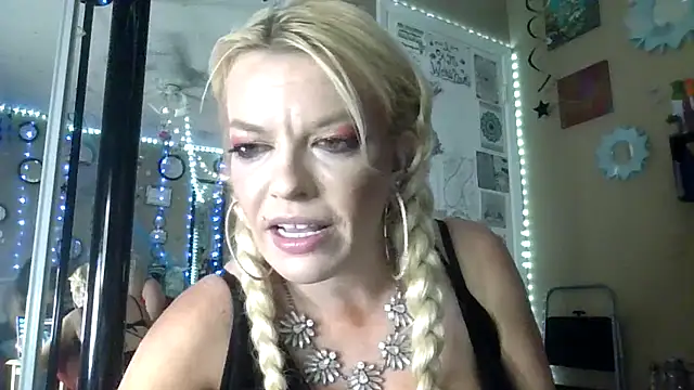 marilyn420 online show from May 2026 06:01:02 AM