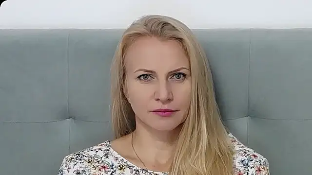 Snapshot of K__Adrienne chatting on September 2025 04:40:01 AM K  Adrienne online show from September 2025 04:40:01 AM