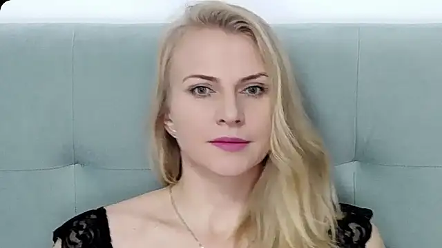 K  Adrienne online show from November 2025 05:52:02 AM