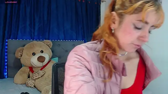 Snapshot of sarah_lovesu chatting on September 2025 08:37:02 PM sarah lovesu online show from September 2025 08:37:02 PM