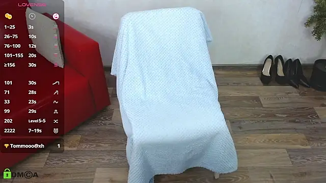 Snapshot of VickyGolden chatting on October 2025 05:31:01 AM VickyGolden online show from October 2025 05:31:01 AM