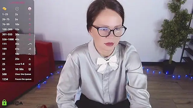 Snapshot of VickyGolden chatting on June 2026 05:28:01 AM VickyGolden online show from June 2026 05:28:01 AM