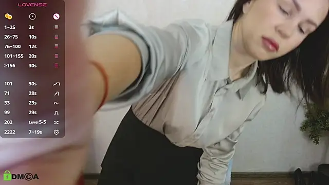 Snapshot of VickyGolden chatting on October 2025 05:22:02 AM VickyGolden online show from October 2025 05:22:02 AM