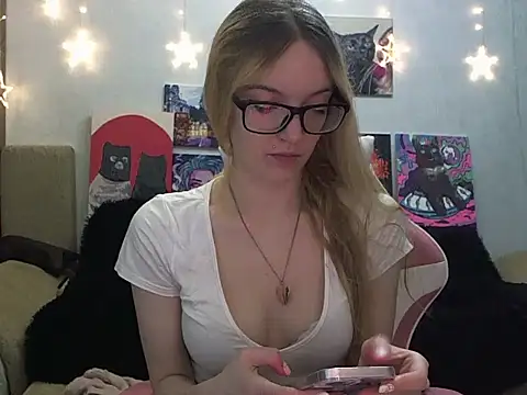 SecretSophia online show from September 2025 07:28:02 PM