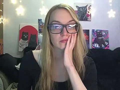 Snapshot of SecretSophia chatting on December 2025 01:54:02 PM SecretSophia online show from December 2025 01:54:02 PM