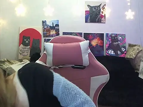 Snapshot of SecretSophia chatting on October 2025 01:08:01 PM SecretSophia online show from October 2025 01:08:01 PM