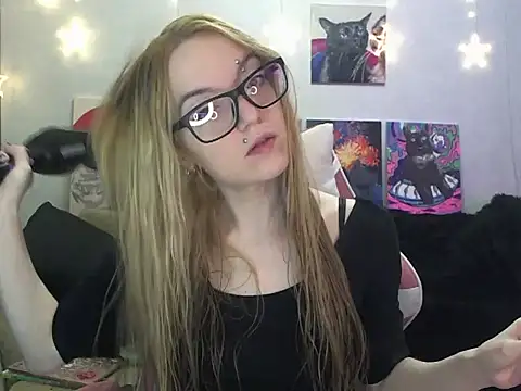 Snapshot of SecretSophia chatting on November 2025 04:22:01 PM SecretSophia online show from November 2025 04:22:01 PM