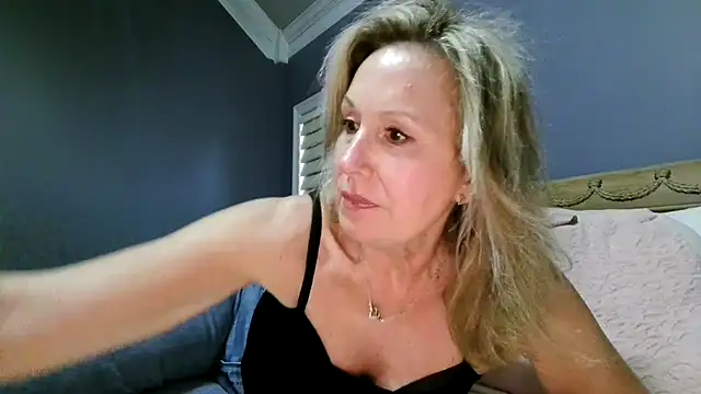 Lisaisluscious online show from April 2026 08:15:02 PM