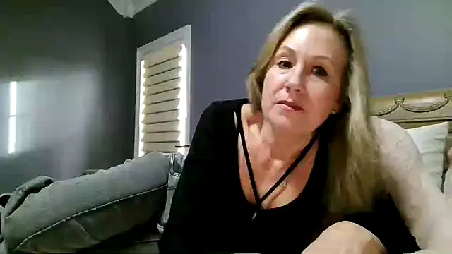 Snapshot of Lisaisluscious chatting on December 2025 02:54:01 PM Lisaisluscious online show from December 2025 02:54:01 PM
