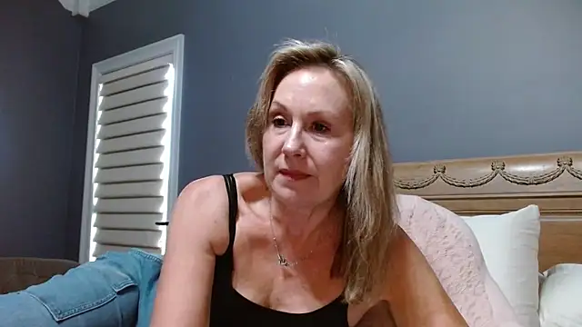 Lisaisluscious online show from September 2025 02:23:01 PM
