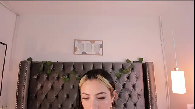 Snapshot of Kim_Blane chatting on March 2025 04:06:02 AM Kim Blane online show from March 2025 04:06:02 AM