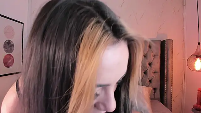 Snapshot of Kim_Blane chatting on September 2025 04:15:01 AM Kim Blane online show from September 2025 04:15:01 AM