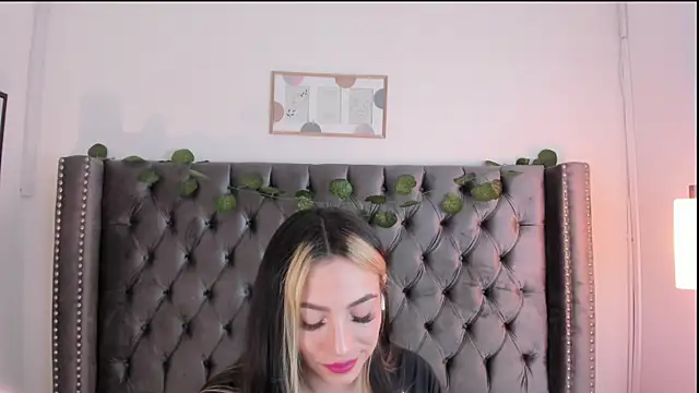 Snapshot of Kim_Blane chatting on March 2025 04:13:01 AM Kim Blane online show from March 2025 04:13:01 AM