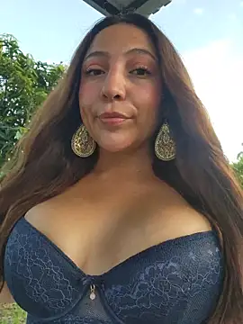 Snapshot of VickyHoult chatting on November 2025 10:03:02 PM VickyHoult online show from November 2025 10:03:02 PM