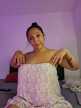 VickyHoult online show from October 2025 09:05:01 PM
