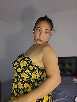 Snapshot of VickyHoult chatting on November 2025 10:14:02 PM VickyHoult online show from November 2025 10:14:02 PM