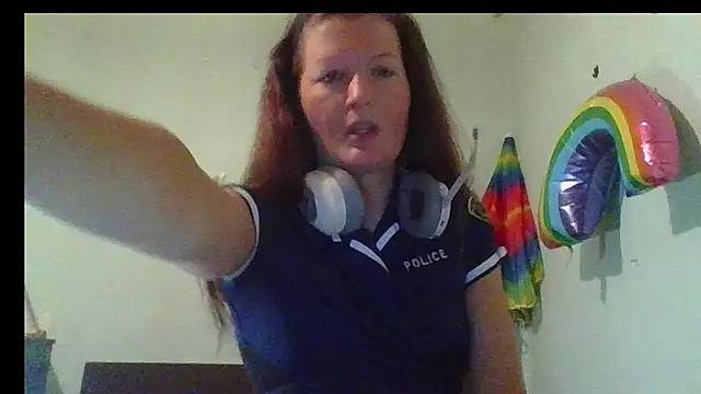 Analimado18 online show from September 2025 09:32:02 PM